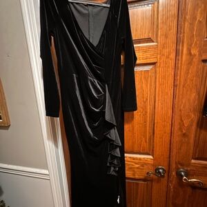 Elegant Black Long Sleeve Velvet Dress